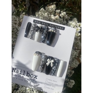 nailbox thiết kế trắng đen kẻ dạ