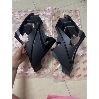Yếm trong/ Bửng trong mỏ cày đen nhám Exciter 150 zin hãng..