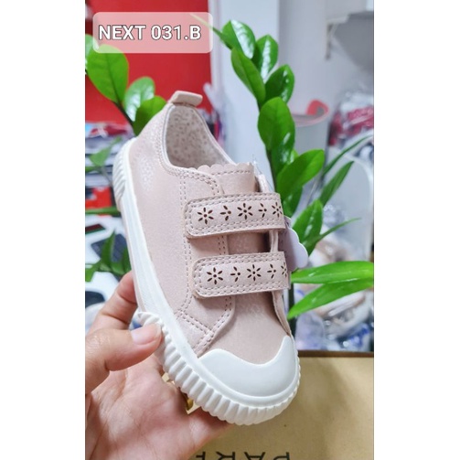 Giày Next trắng và hồng nude quai dập hoa cho bé gái