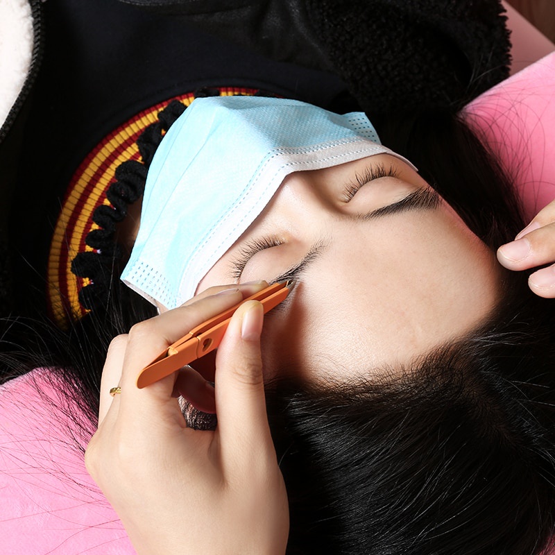 được gia cố bằng hàng lông mày bằng thép không gỉ nhiều màu sắc