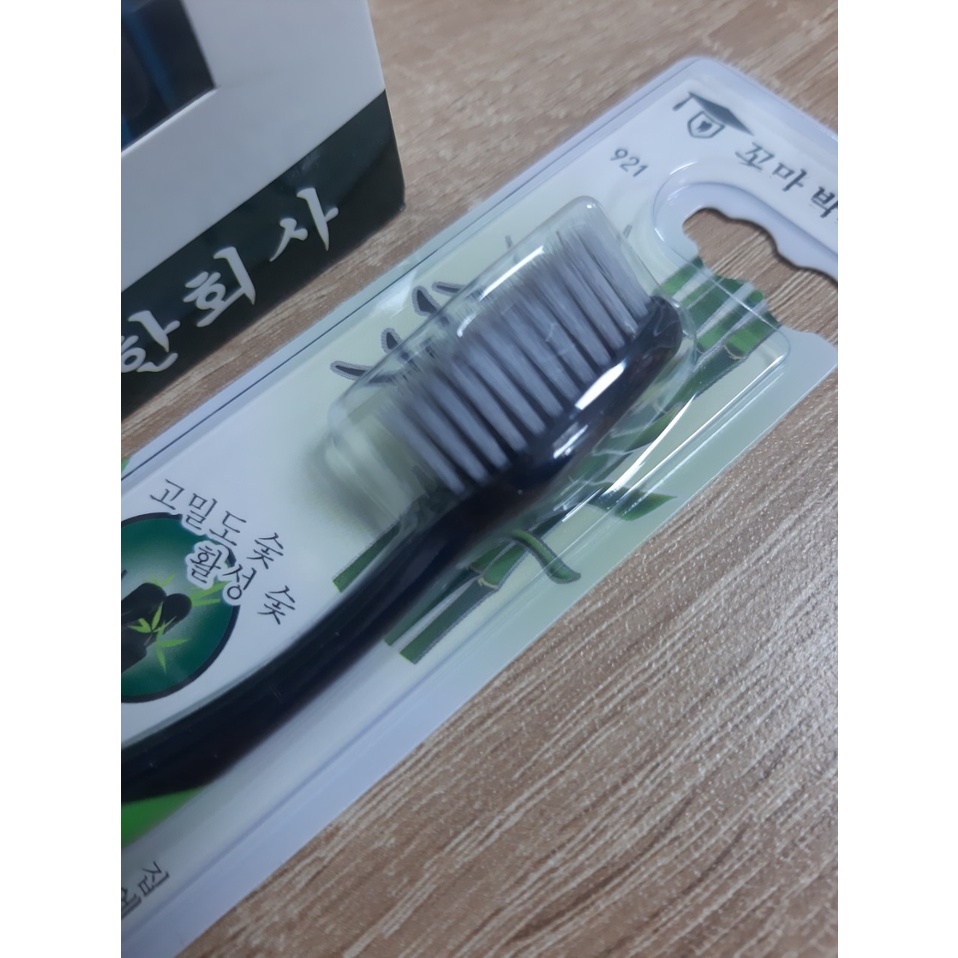 Bàn chải đánh răng than tre hoạt tính Hàn Quốc Bossi