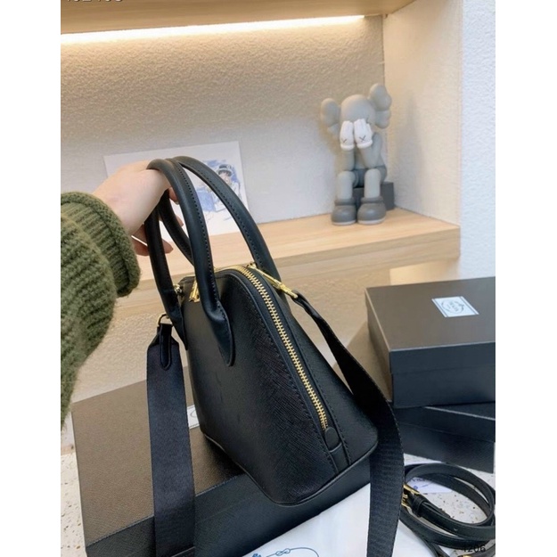 Túi prada hến s25