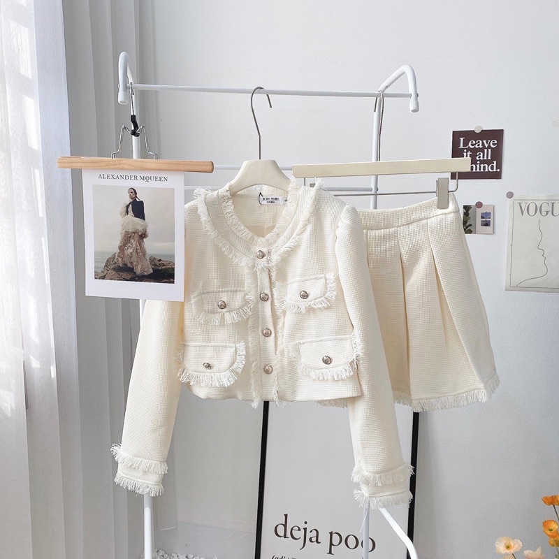 Sét Áo khoác  Dạ Nữ Tweed Tua Rua,Cúc Đồng kèm chân váy xếp ly  hàng hottren mới