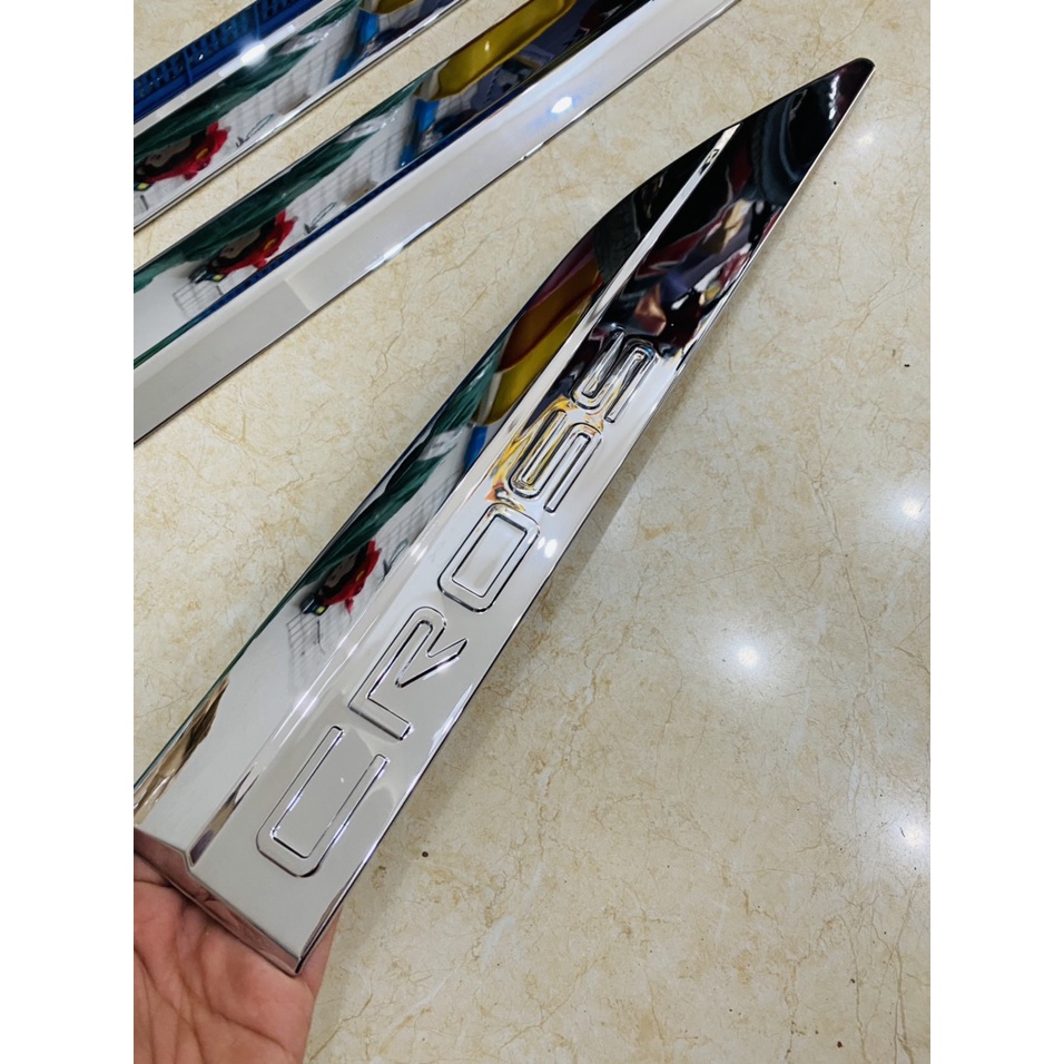Bộ 4 Thanh Nẹp Sườn Trang Trí Xe Toyota Cross 2020 2021 2022 Chất liệu Inox Cao Cấp, Kiểu dáng thể thao cá tính