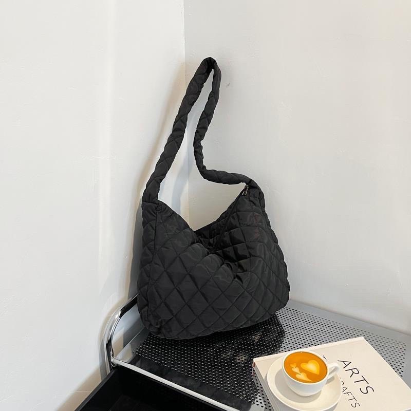 Túi xách nữ vải phao unisex nam nữ đựng vừa A4 và laptop, túi đeo vai, đeo chéo trần trám ulzzang