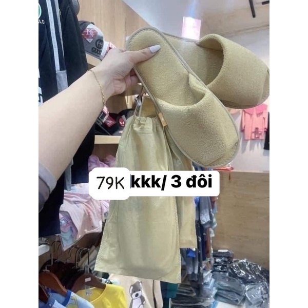 Dép đi trong nhà chuyên dụng chống trơn trượt rất êm và dày dặn dành cho gia đình