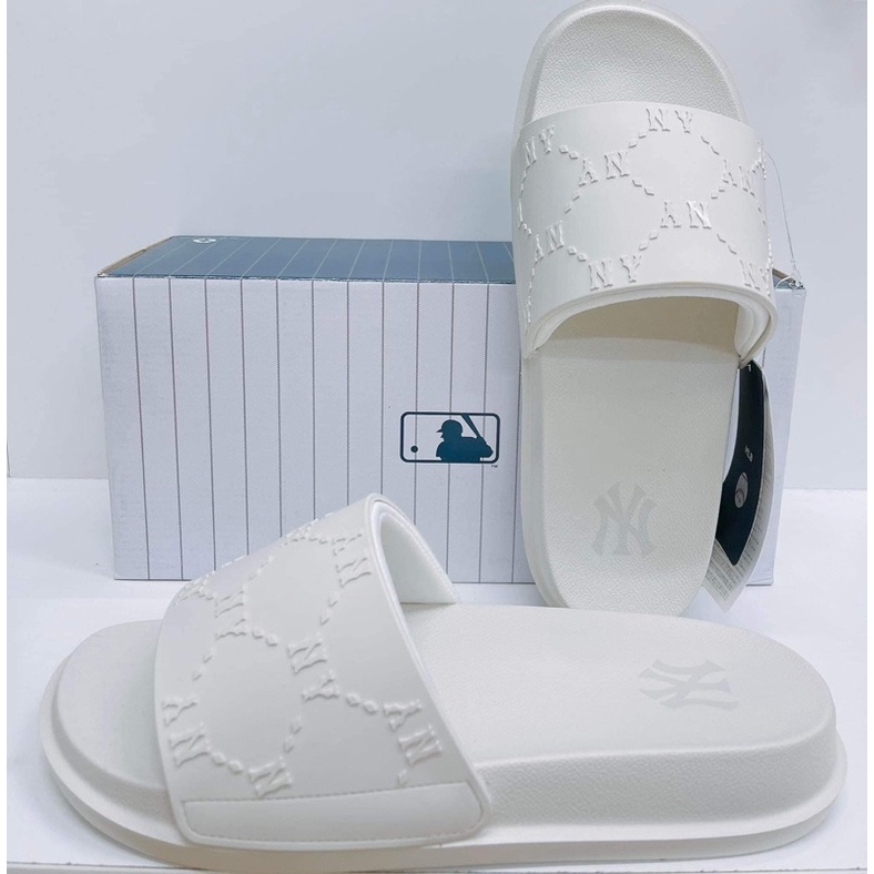 Dép MLB Chunky Mound Dia Monogram New York Yankees Black/White 3ALPAC123-50BKS / 3ALPAC123-50WHS