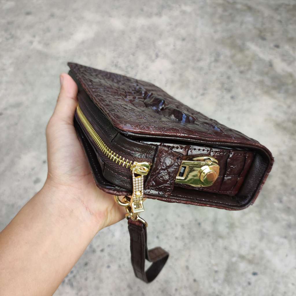 Cầm tay có khóa số. Da bắp cá sấu siêu lớn!