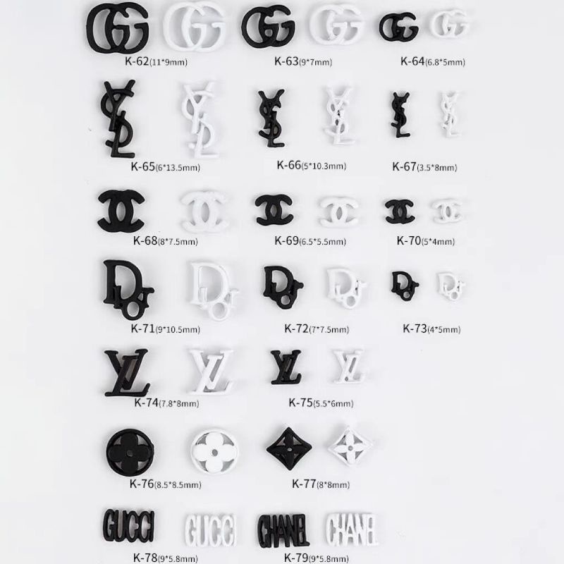 Charm nail trắng đen trang trí móng