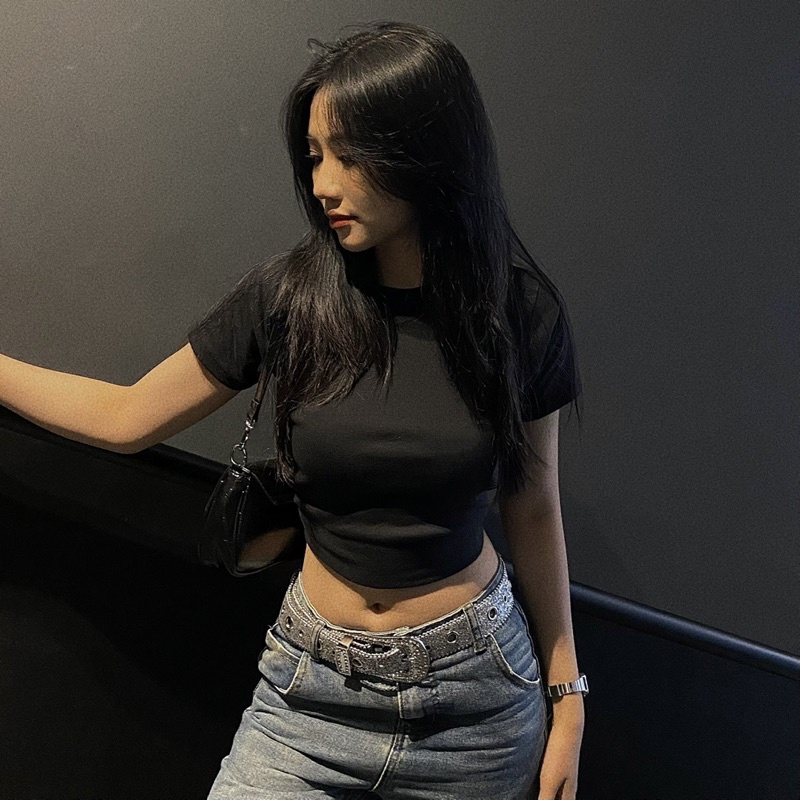 Áo thun tay ngắn ôm body, có thể vén áo làm áo croptop