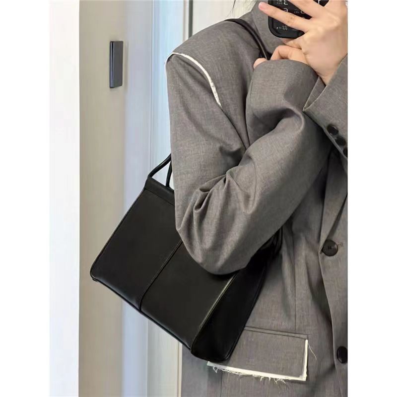 Mischa Túi Đeo Vai Hình Vuông Cỡ Lớn Bằng Da PU Màu Trơn Thời Trang