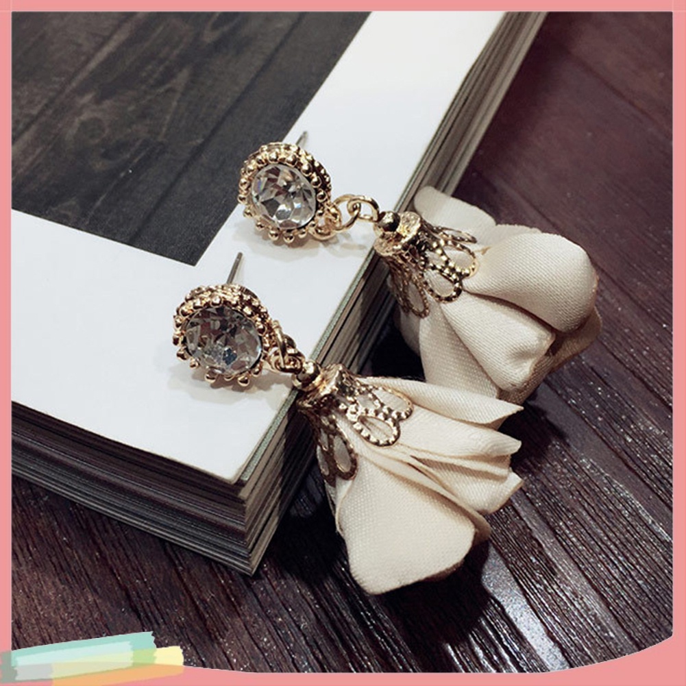 Đôi Khuyên Tai Hình Hoa Đính Kim Cương Giả Thời Trang Cho Nữ