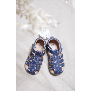 Sandal HM bé trai sandal xanh họa tiết auth