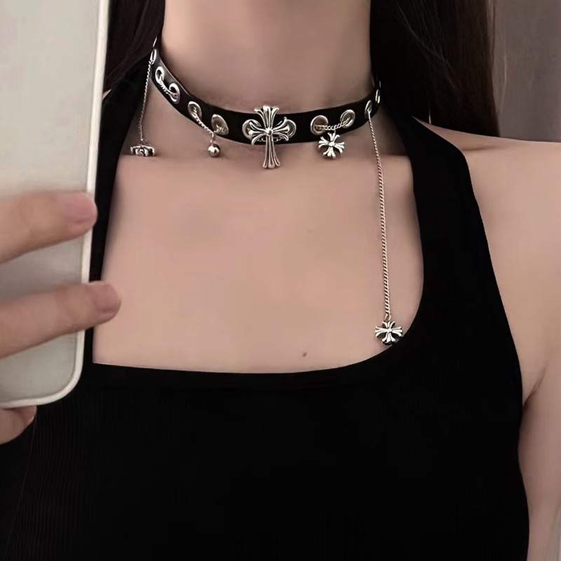 Vòng Cổ Choker Da Ngắn Màu Đen Phối Mặt Thánh Giá Phong Cách Retro