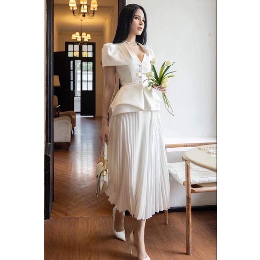 Set áo trắng + chân váy xếp ly dài