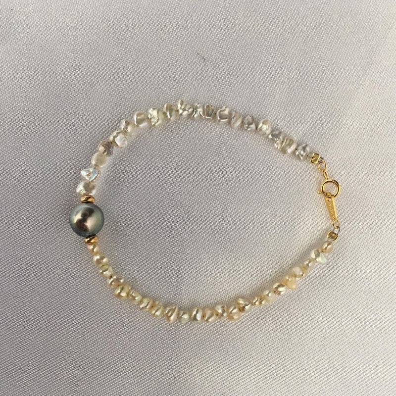 Vòng tay hạt dị 6ly mix màu đen