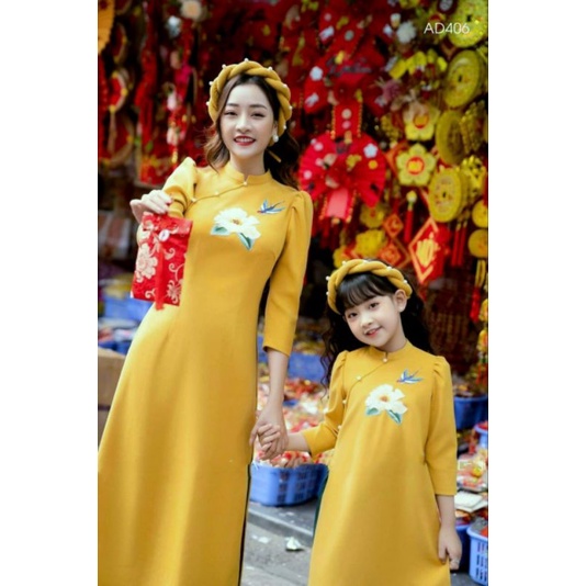 Mấn đội đầu áo dài màu đỏ, vàng, hồng