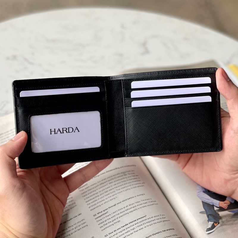 VÍ da nam Bóp da ngang Harda làm từ da Saffiano nhâp khẩu cao cấp