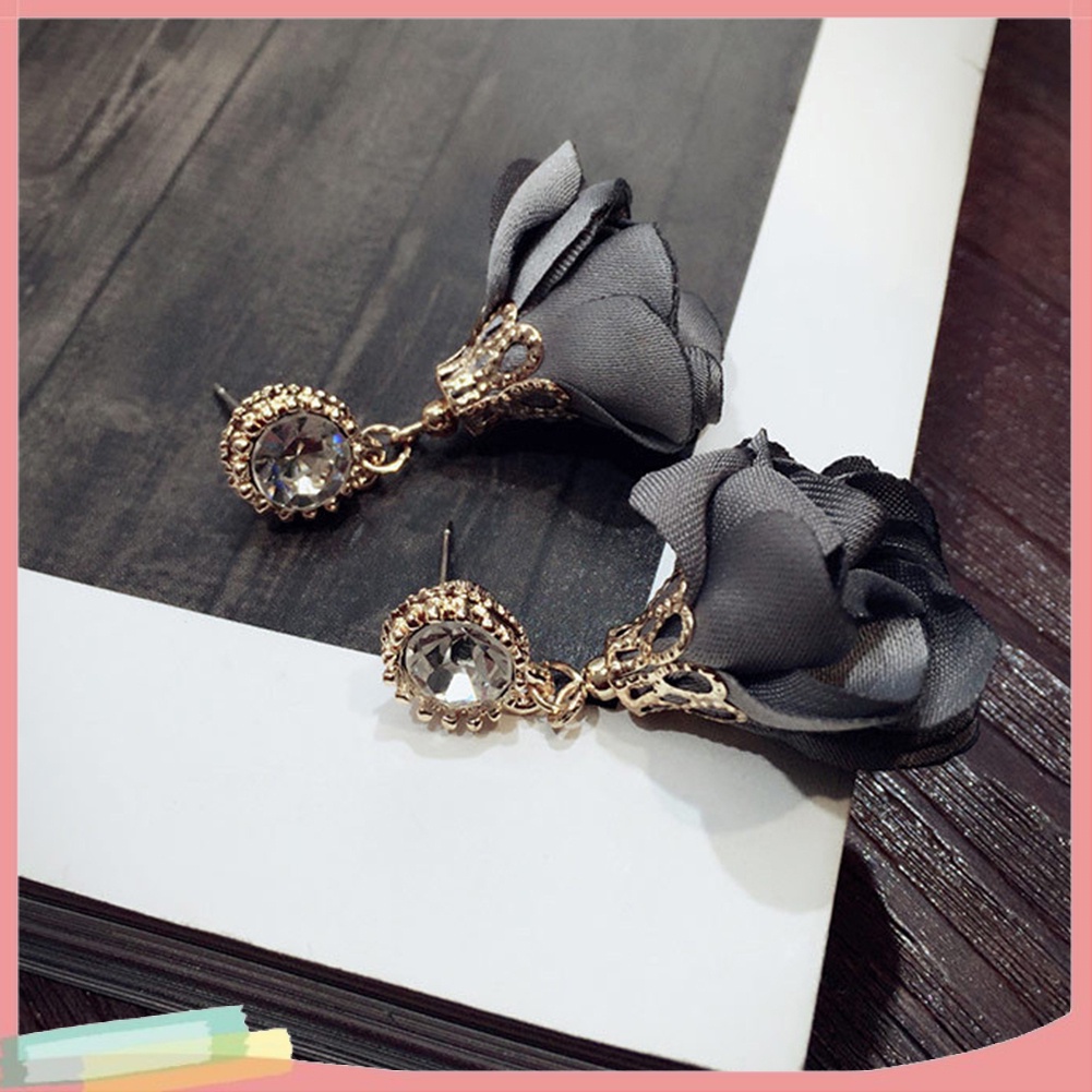 Đôi Khuyên Tai Hình Hoa Đính Kim Cương Giả Thời Trang Cho Nữ