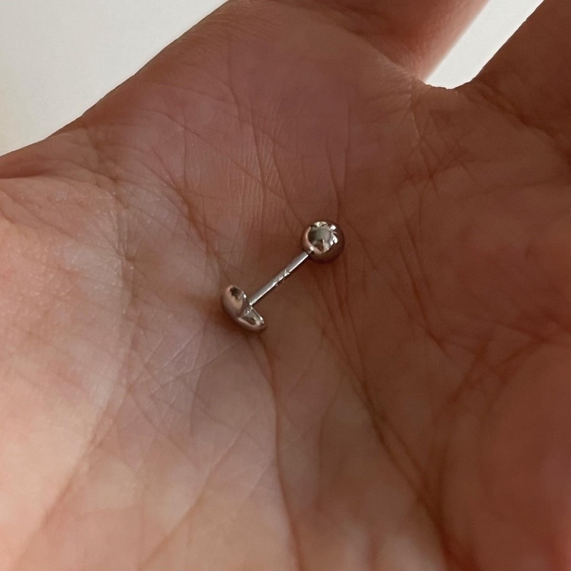 𝐯𝐞𝐥𝐯𝐞𝐭𝐩𝐢𝐧𝐤.𝐚𝐜𝐜🇰🇷 | Khuyên tai chốt bi vặn hình trái tim