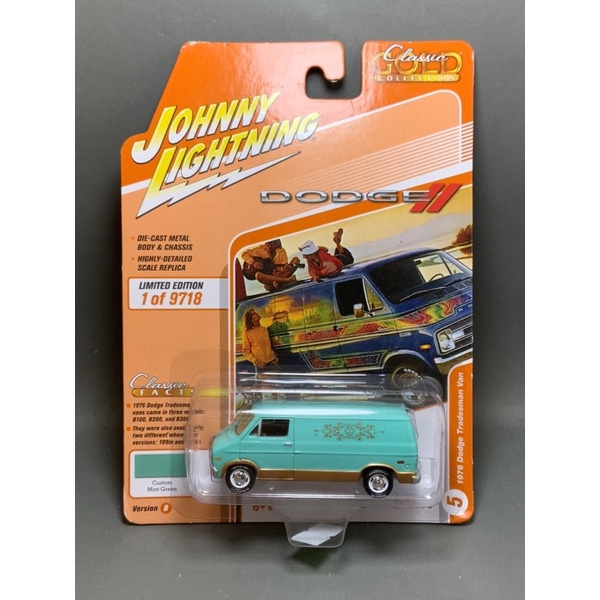Xe mô hình Johnny Lightning 1976 Dodge Tradesman Van tỉ lệ 1/64