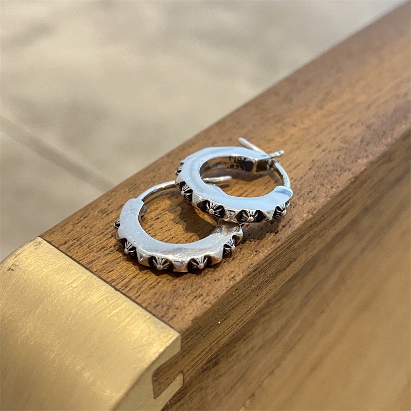 Bông tai chromehearts