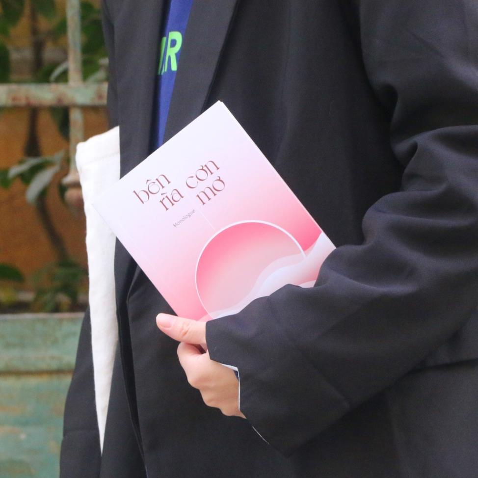 Sách - Bên Rìa Cơn Mơ - Monologue - AZVietNam