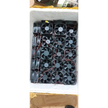 Quạt ,fan 8cm,  12v  tháo máy, chạy tốt , dòng từ 0.19a - 0.30a.