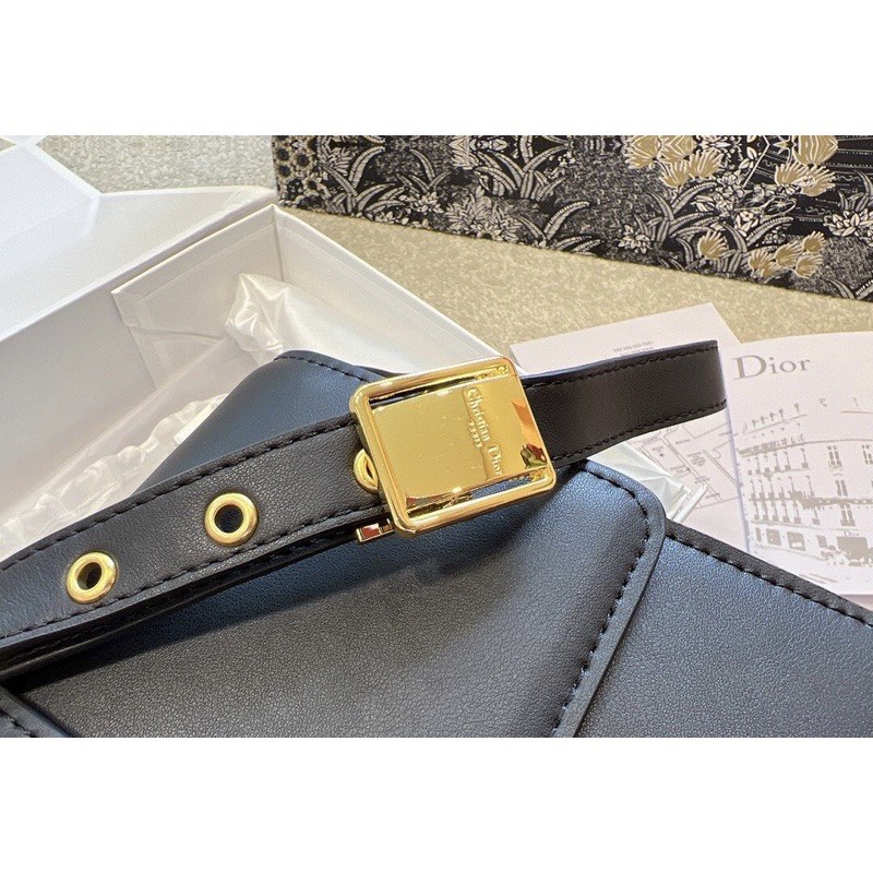 Túi xách nữ đeo chéo khoá CD, kẹp nách cũng xinh. Da mịn.