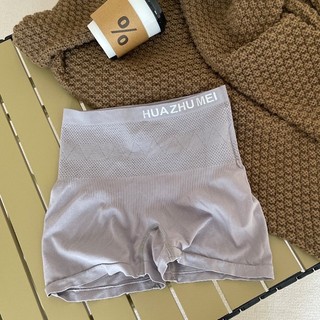 Quần đùi mặc trong váy nâng mông