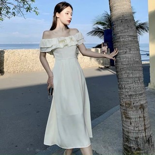 Đầm trắng trễ vai form dài