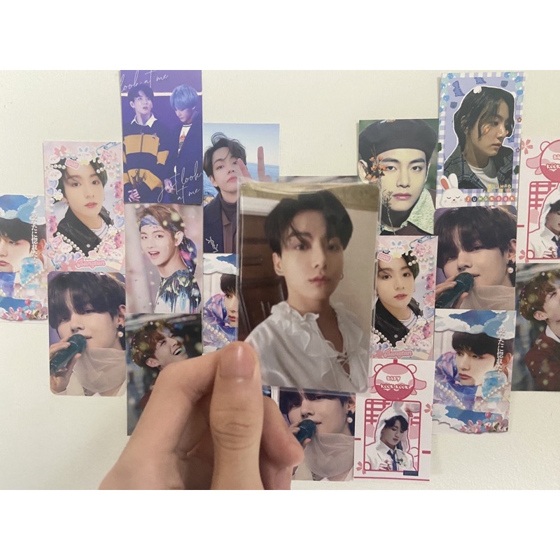 Card Jungkook BTS chính hãng photo folio có sẵn Jungkook khuyên môi chính hãng bóc từ album