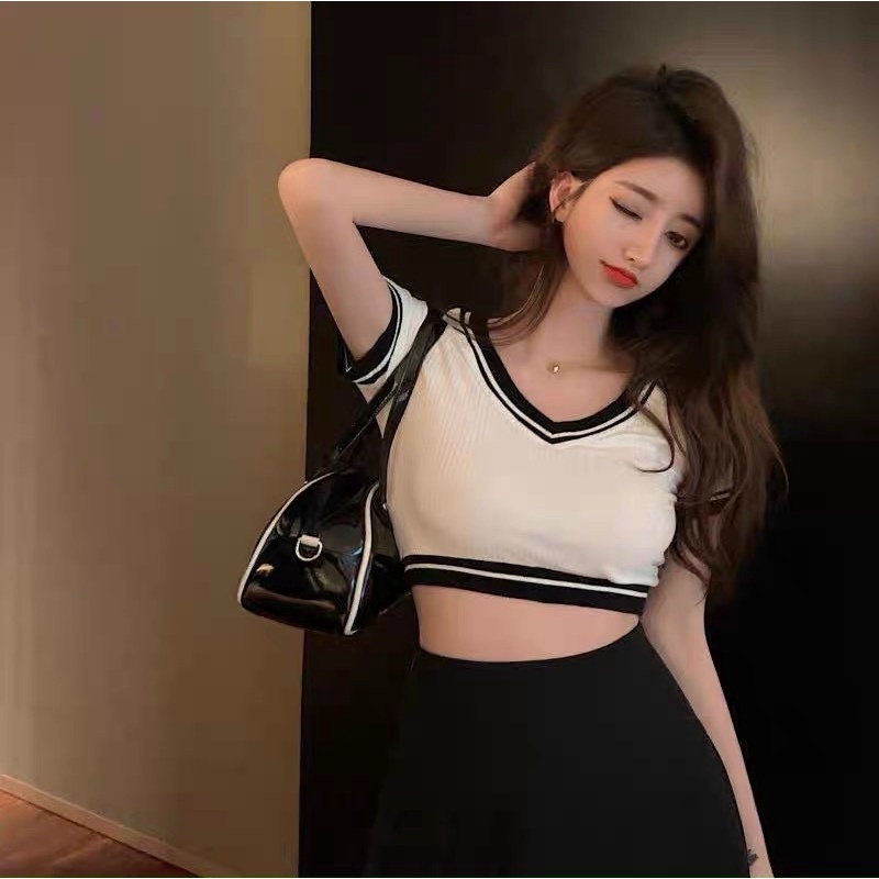 Áo croptop cổ tim viền BG