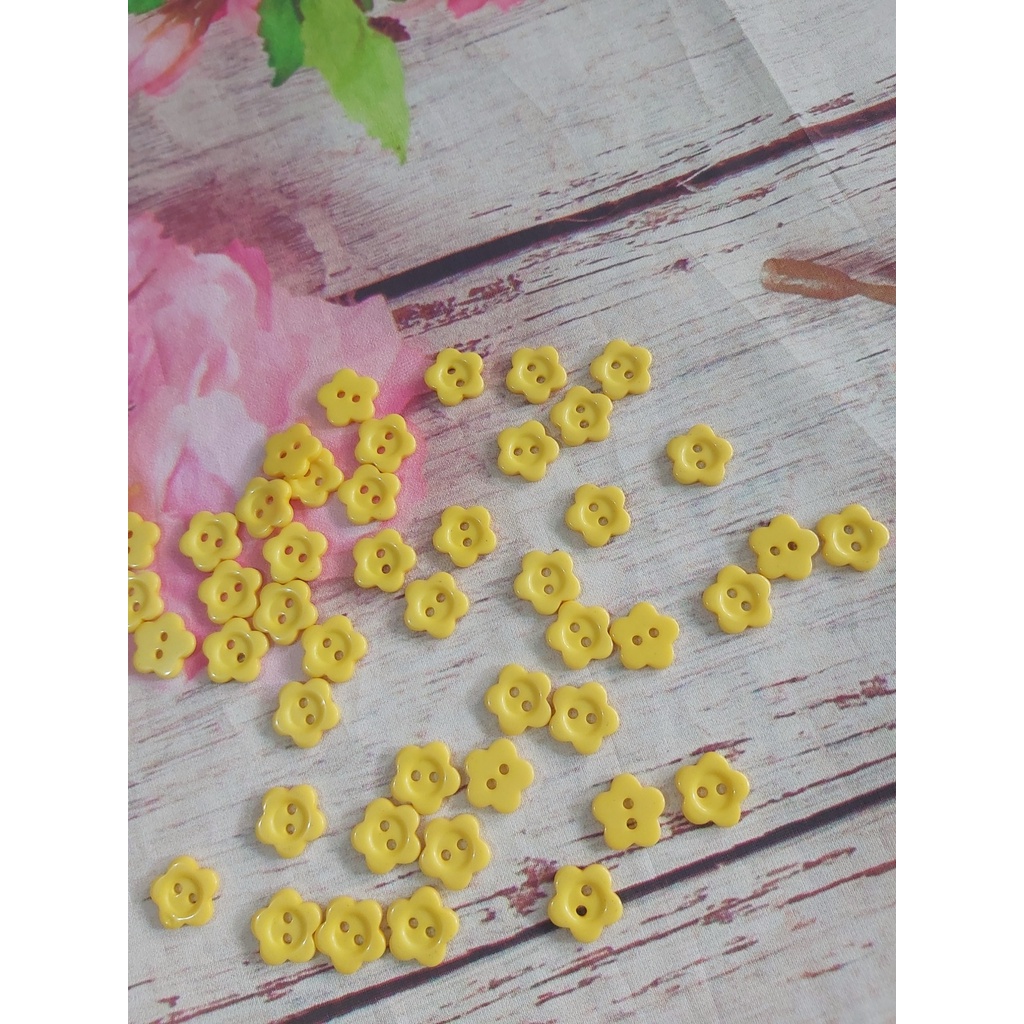 Set 5 nút nhựa Quảng Châu 14mm hình hoa mai nhiều màu