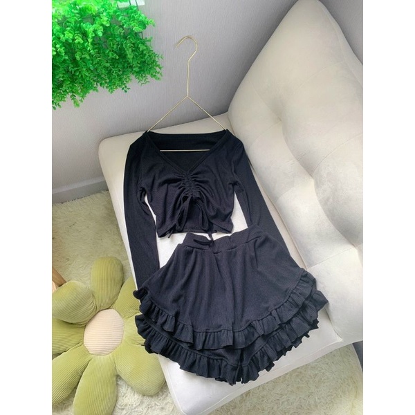Sét Áo Thun Gân Tay Dài + Quần 2 Tầng Phối Bèo Chuẩn Thời Trang Nữ, Form dáng cực xinh Trẻ trung gợi cảm.