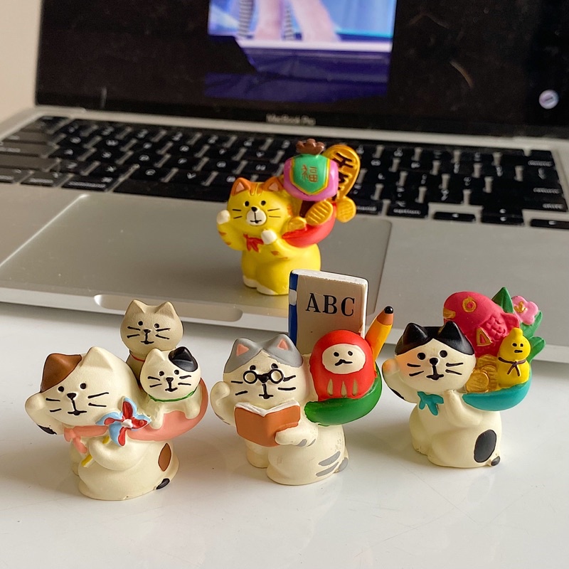 Mô hình mèo chủ đề may mắn 2023