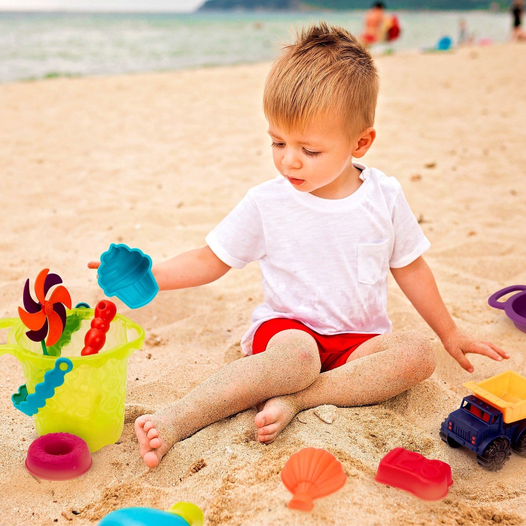 Đồ chơi đi biển mùa hè B.toys 11 dụng cụ xô cát, khuôn cát, cào cát ... kèm túi đựng tiện lợi