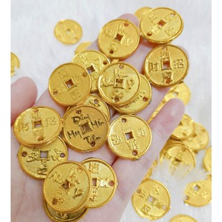 10 đồng xu nhựa vàng trang trí lễ tết phụ kiện cây kim tiền tài lộc bông tỏi treo hoa mai nhiều size