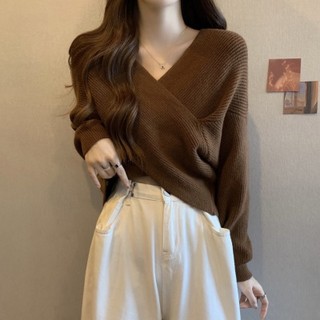Áo len dệt kim cổ chữ V