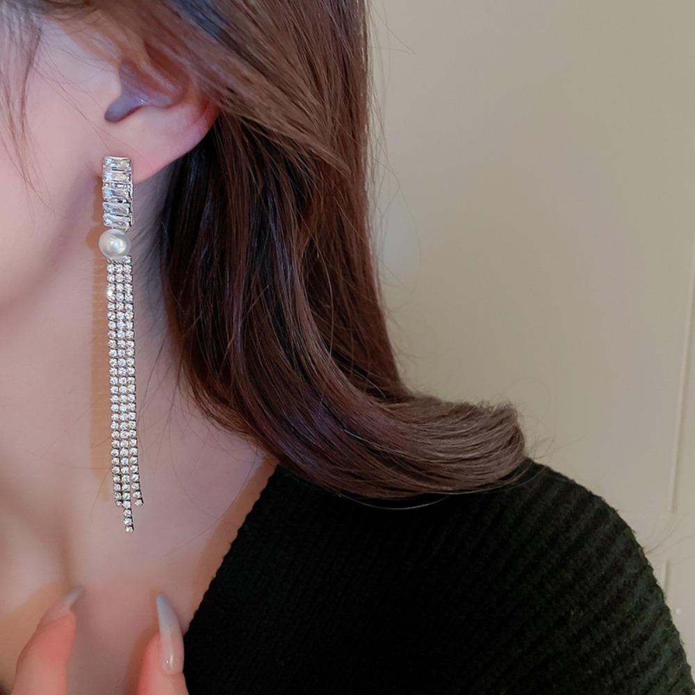 Bông Tai Dáng Dài Phối Tua Rua Phong Cách Pháp Thời Trang Sang Trọng Cho Nữ