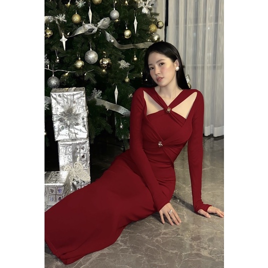 Đầm body tay dài khoét ngực logo đá 🖤