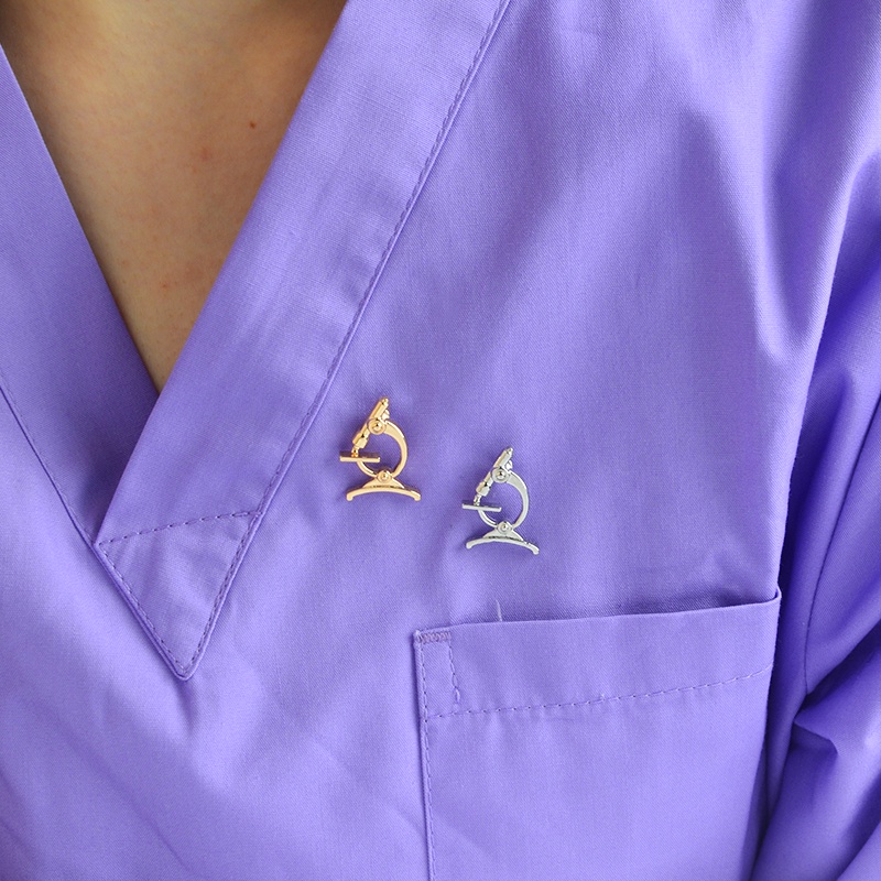 Trâm Cài Áo Hình Kính Hiển Vi Sáng Tạo