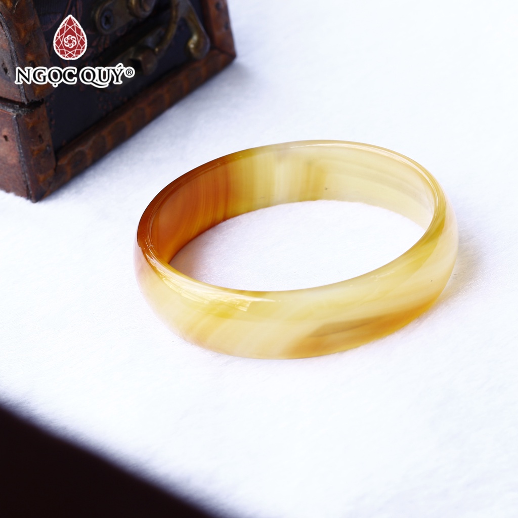 Vòng tay liền khối đá mã não cam - Ngọc Quý
