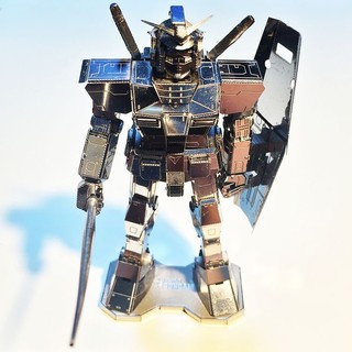 Mô hình kim loại lắp ráp 3D robot gundam bạc (chưa ráp)
