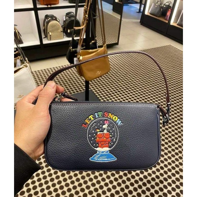 Coach Dáng thuyền vẻ đep của sự quý phái" và năng động hoạ tiết đan sen đã thật xịn sò