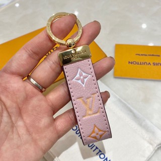 Dây chuyền chìa khóa da LV màu cá tính xe đa năng móc chìa khóa mặt dây chuyền nam nữ quà tặng cặp đôi