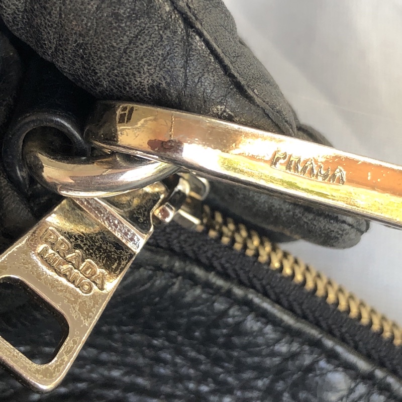 Túi chuẩn si. Túi qua sử dụng. Khách vui lòng xem hình nếu muốn biết thêm thông tin sản phẩm mời khách vô chat . Thanks.