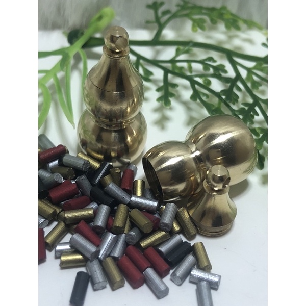 HỒ LÔ CHỨA HƠN 30 VIÊN ĐÁ