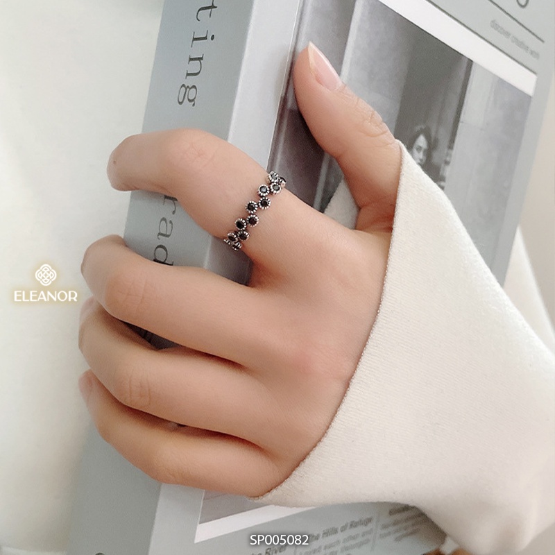 Nhẫn nữ hở bạc 925 Eleanor Accessories hình tròn zigzag đính đá màu đen cá tính phụ kiện trang sức 5082