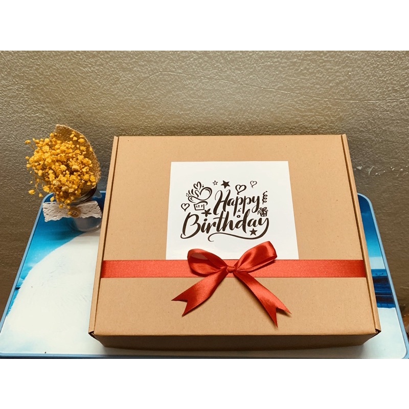 HỘP QUÀ TẶNG SINH NHẬT CÓ NẮP GÀI KRAFT